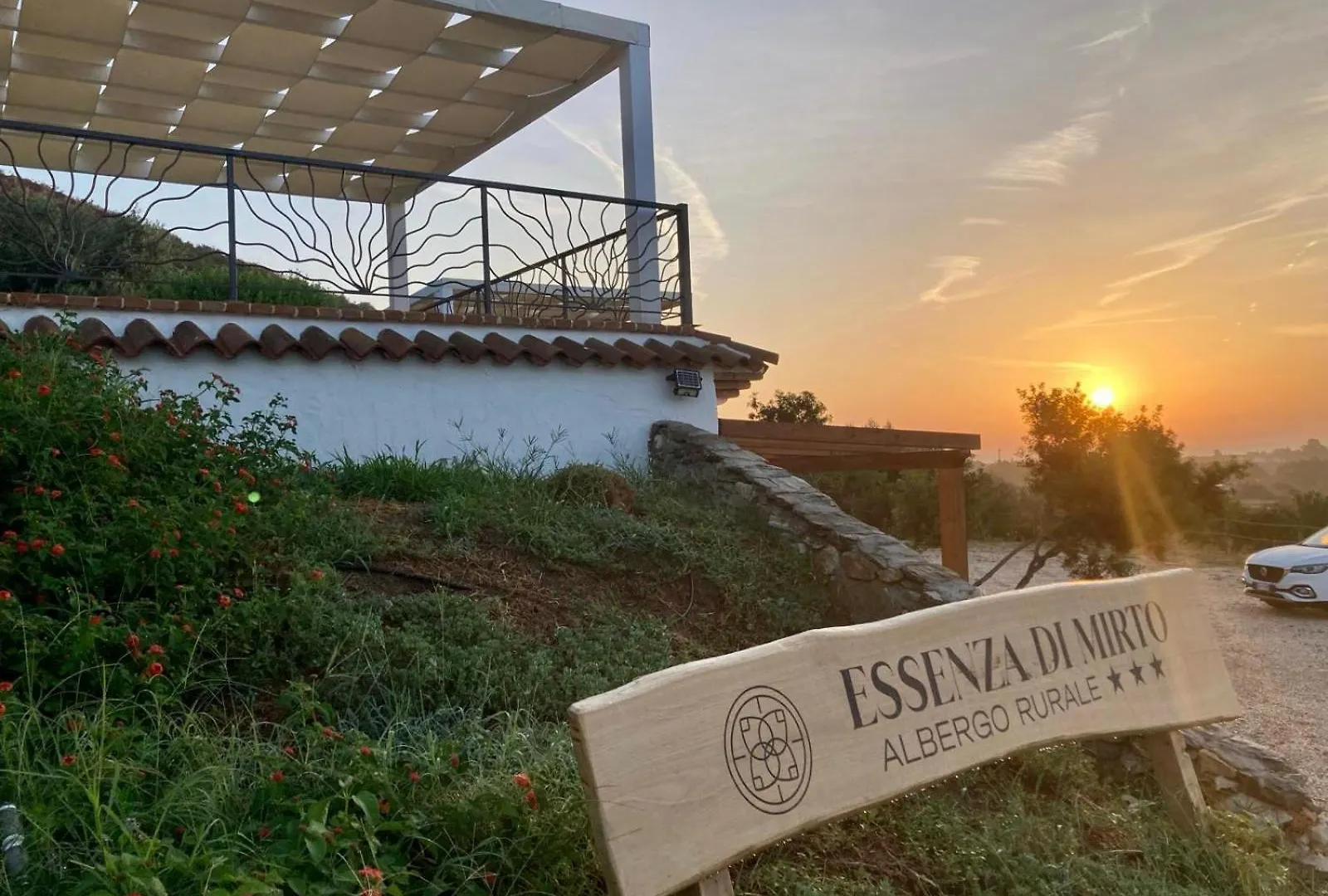 Hotel Essenza Di Mirto La Caletta 3*,