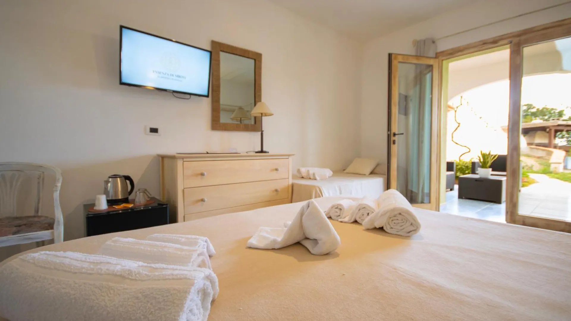 Hotel Essenza Di Mirto La Caletta 3*,  Italien