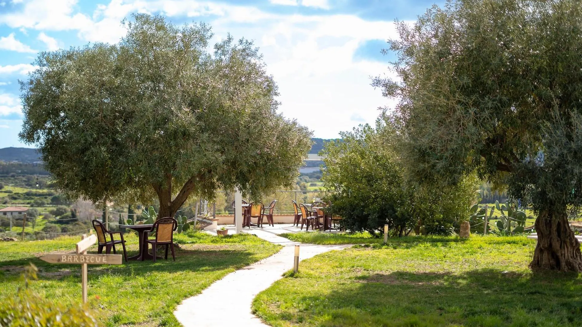 Hotel Essenza Di Mirto La Caletta Italien