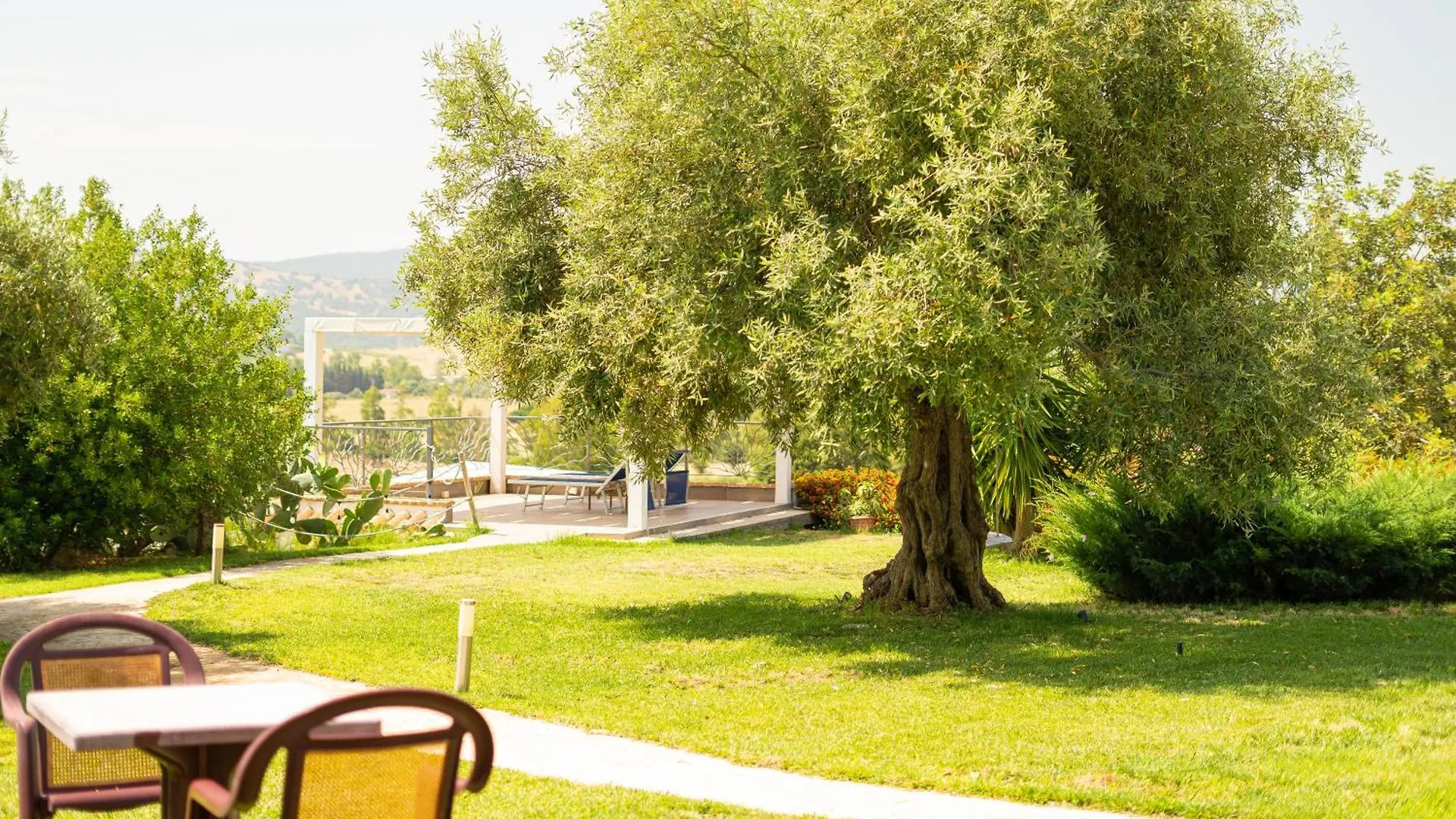 Hotel Essenza Di Mirto La Caletta 3*,