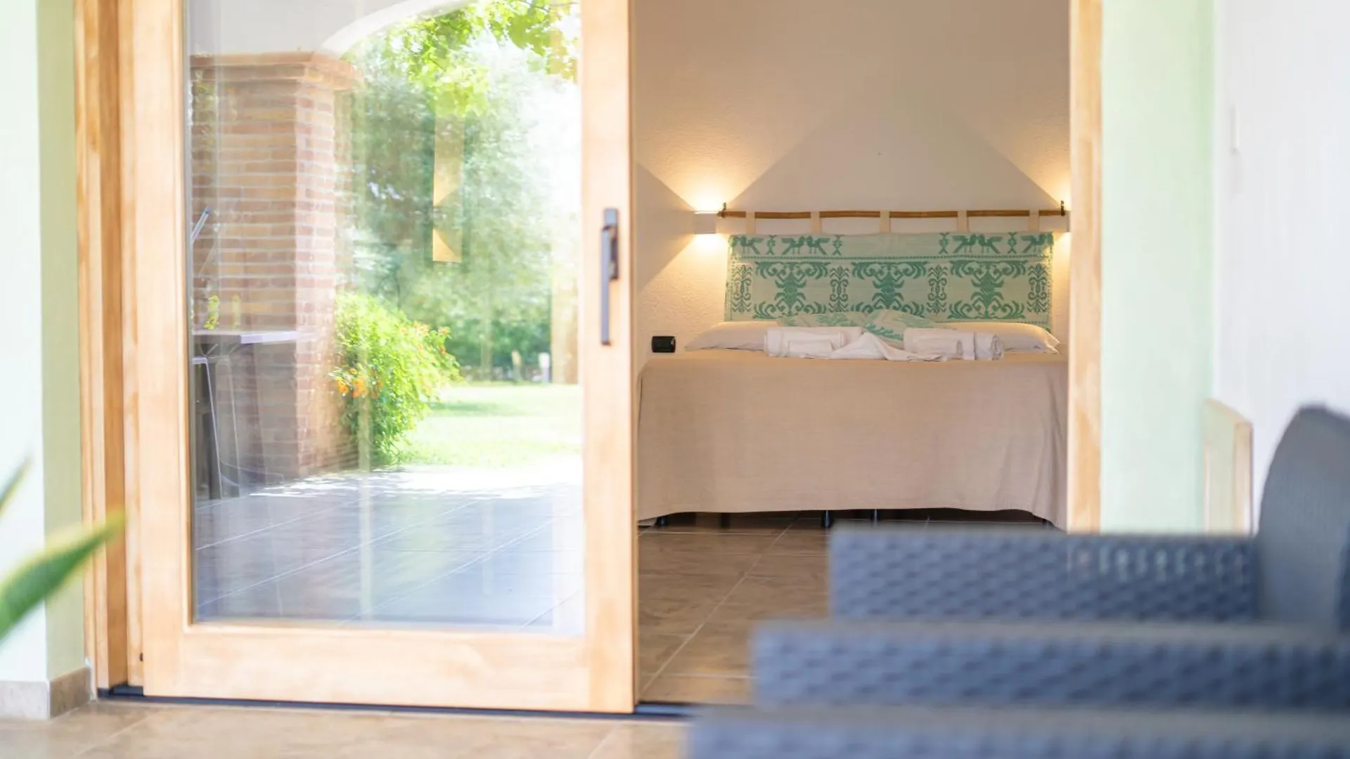 Hotel Essenza Di Mirto La Caletta 3*,
